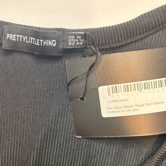 NWT PrettyLittleThing Plus Black Ribbed Plunge Short Sleeve Bodysuit Size 12 - Picture 12 of 15